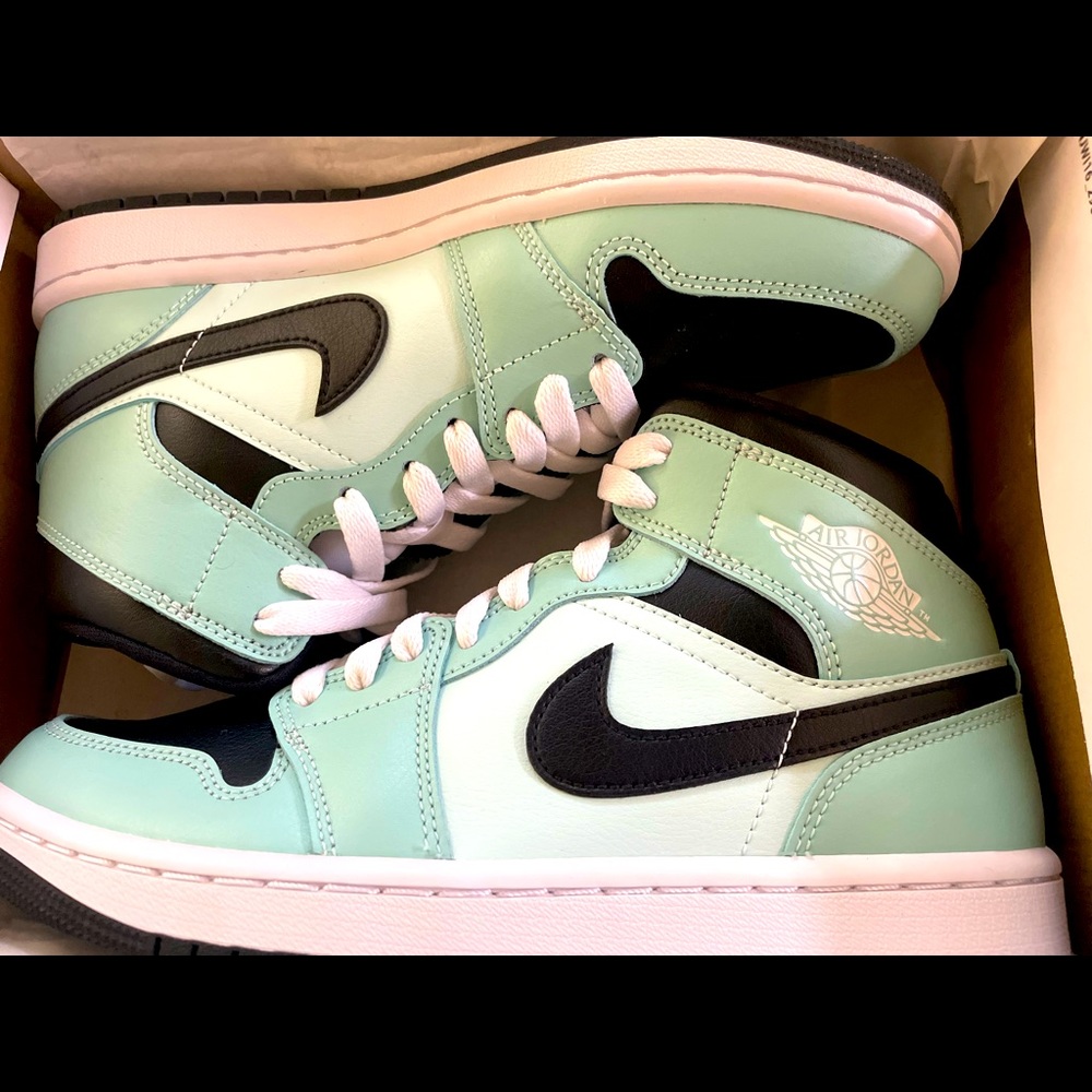 Women Air Jordan Mid